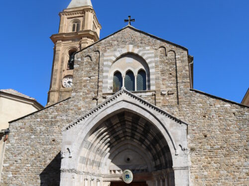 Sul portale della Cattedrale di Ventimiglia (IM)